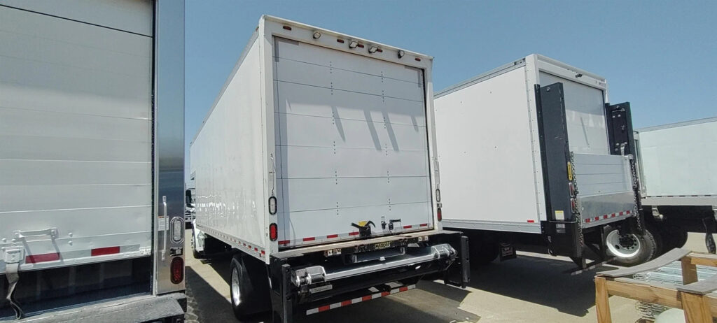 2016 Freightliner M2 Movers Truck Moving BOX 24FT