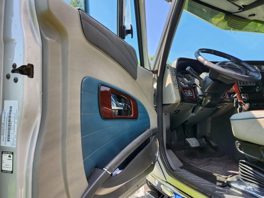 2016 International Lonestar 550hp Cummins ISX CB Radio Massage Seats