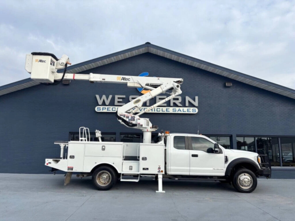 2017 Ford F-550 Bucket Truck 4×4 Altec 40ft Boom 4WD