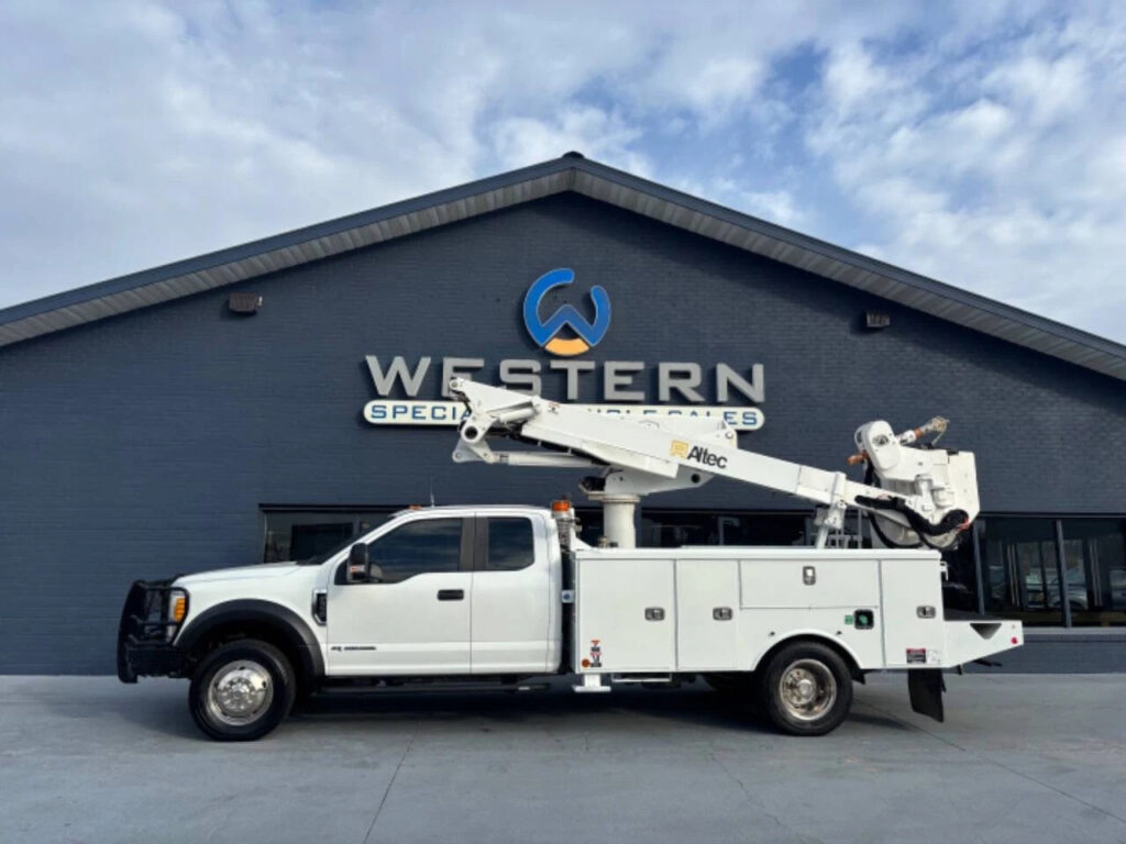 2017 Ford F-550 Bucket Truck 4×4 Altec 40ft Boom 4WD