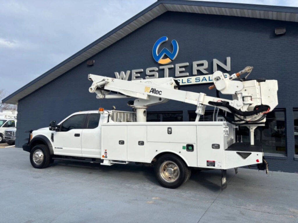 2017 Ford F-550 Bucket Truck 4×4 Altec 40ft Boom 4WD