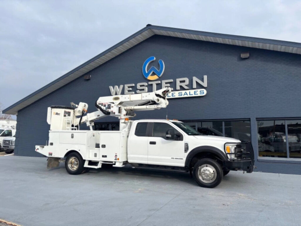 2017 Ford F-550 Bucket Truck 4×4 Altec 40ft Boom 4WD
