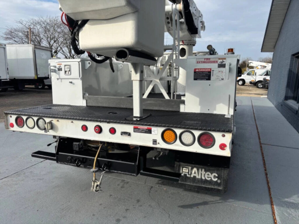 2017 Ford F-550 Bucket Truck 4×4 Altec 40ft Boom 4WD