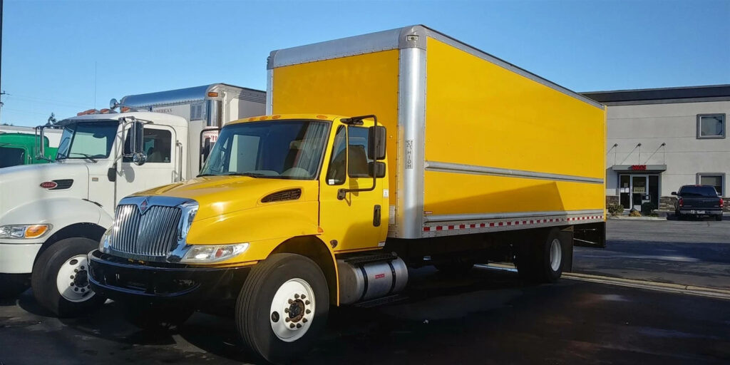 2018 26ft Box Truck Cummins Air Ride Auto DEF RAmP International