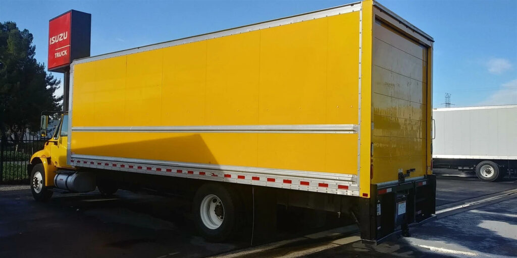 2018 26ft Box Truck Cummins Air Ride Auto DEF RAmP International