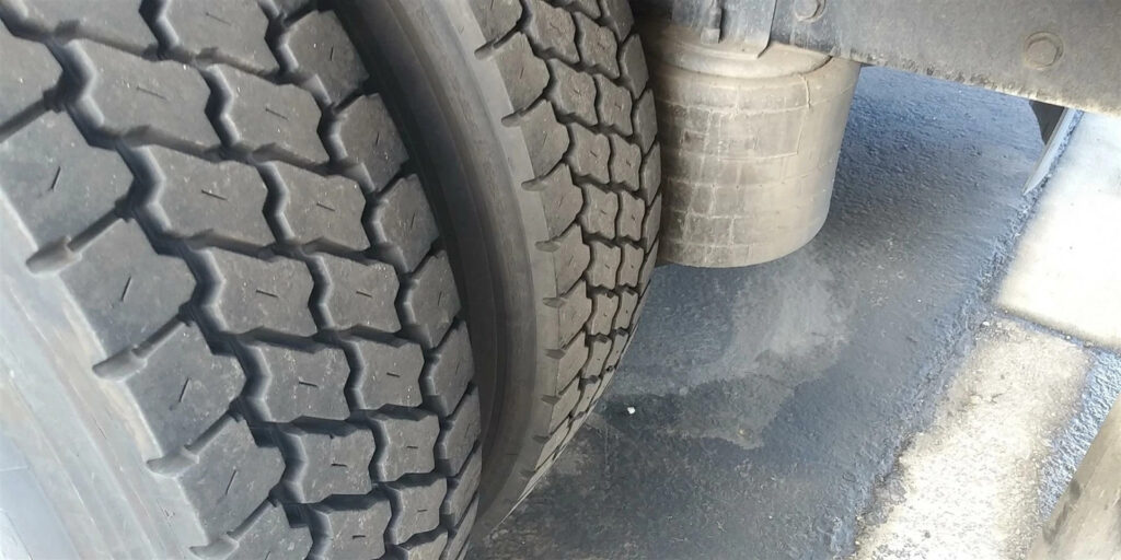 2018 26ft Box Truck Cummins Air Ride Auto DEF RAmP International