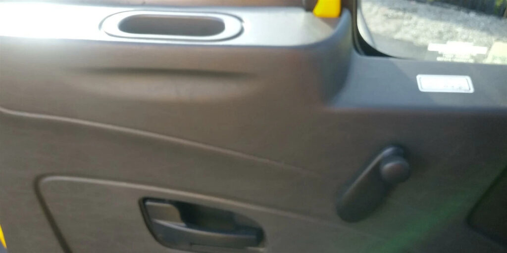 2018 26ft Box Truck Cummins Air Ride Auto DEF RAmP International