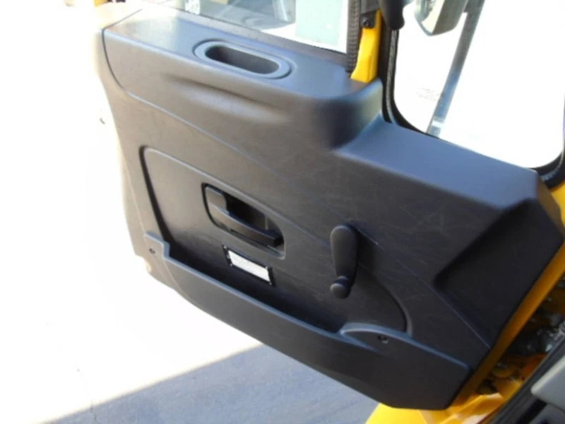 2018 International 4300 26′ Box Truck