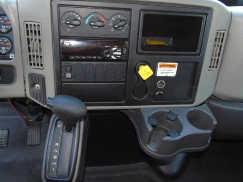 2018 International 4300 26′ Box Truck