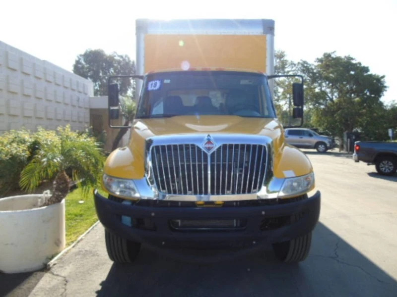 2018 International 4300 26′ Box Truck