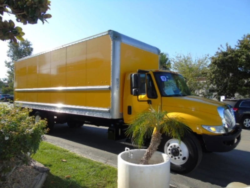 2018 International 4300 26′ Box Truck